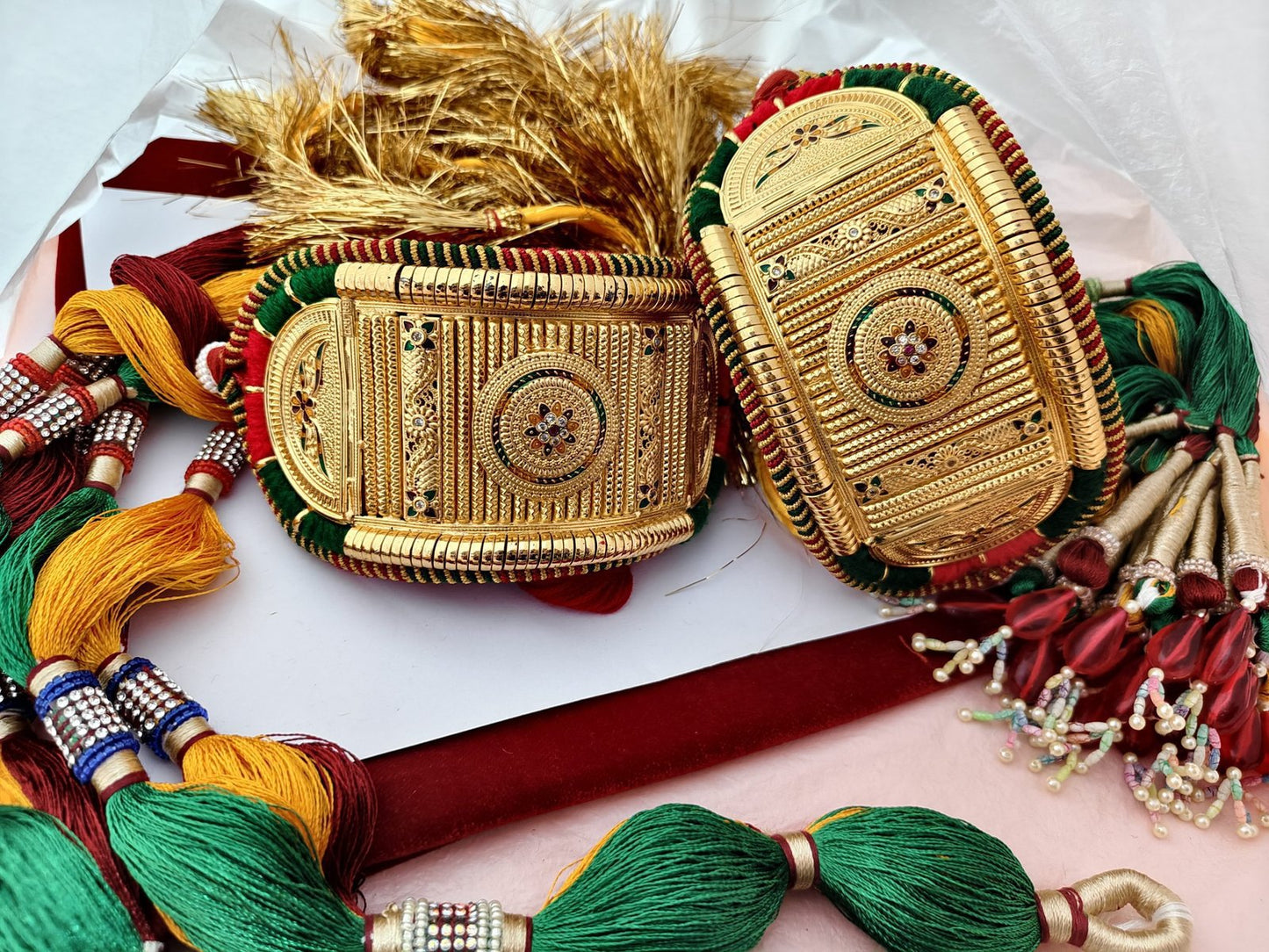 Bajuband with loom 174