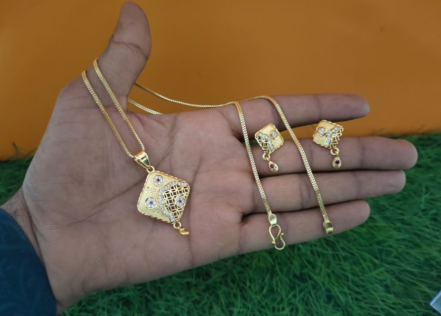 Pendant With Chain 77