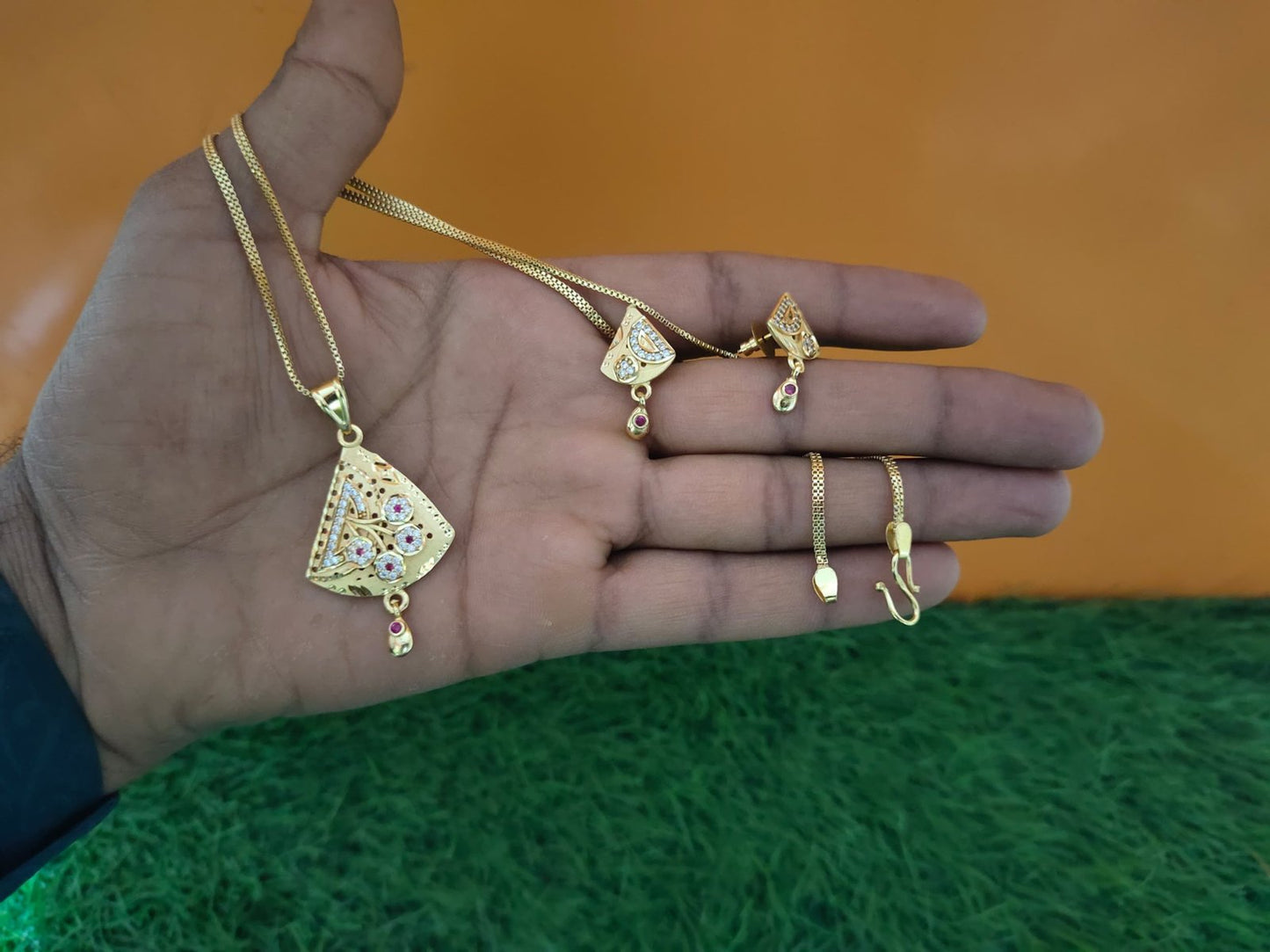 Pendant With Chain 79