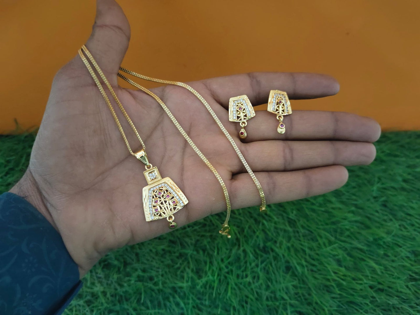 Pendant With Chain 80